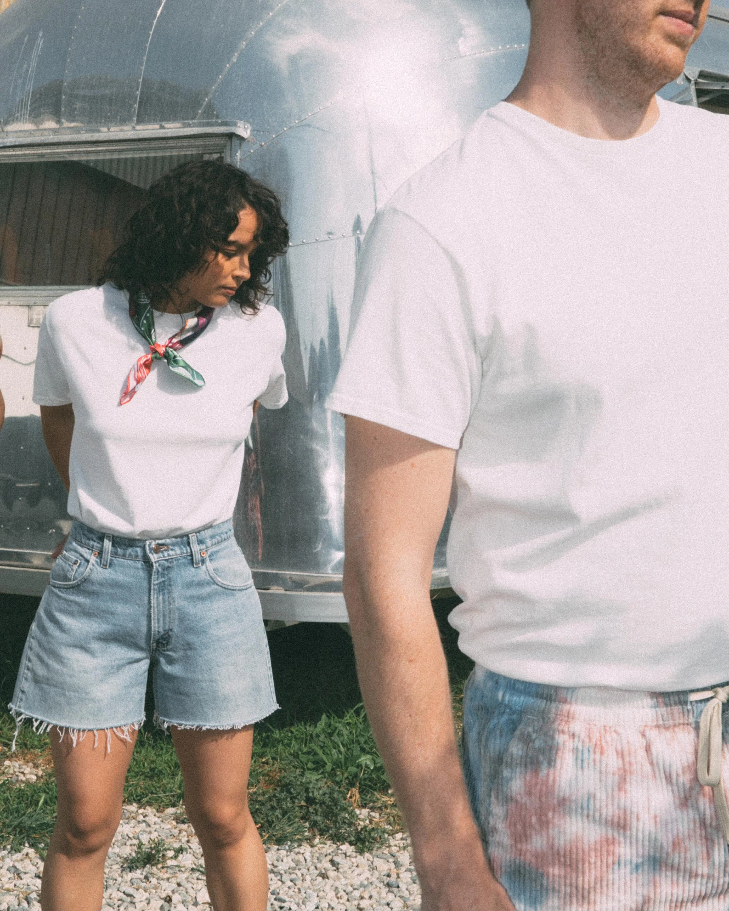 UNISEX FLEA MARKET TEE - Image 4